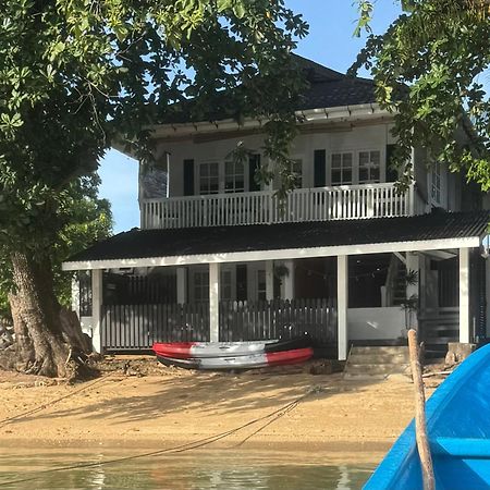 The White House On Bunaken Island Екстериор снимка