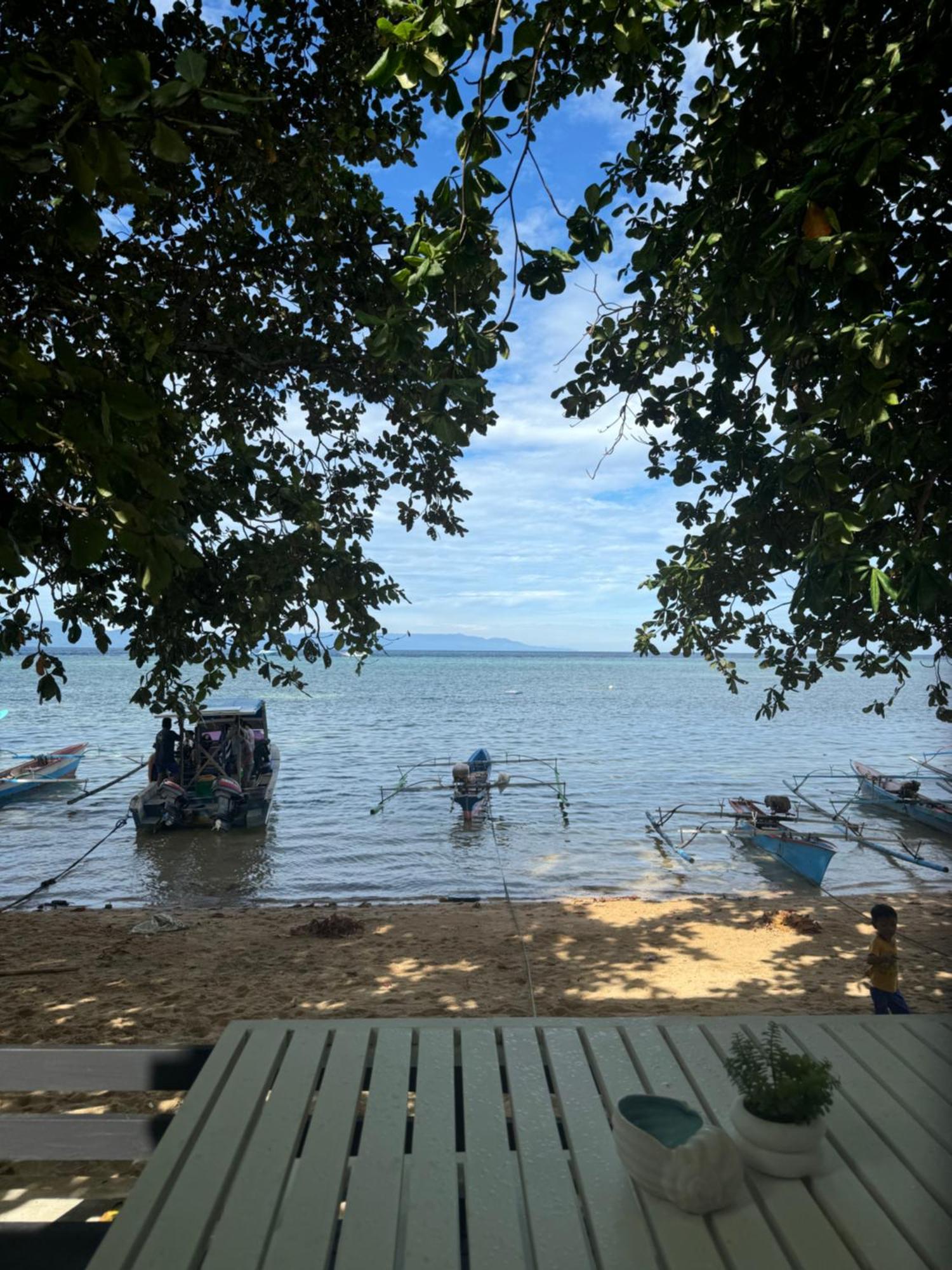 The White House On Bunaken Island Екстериор снимка