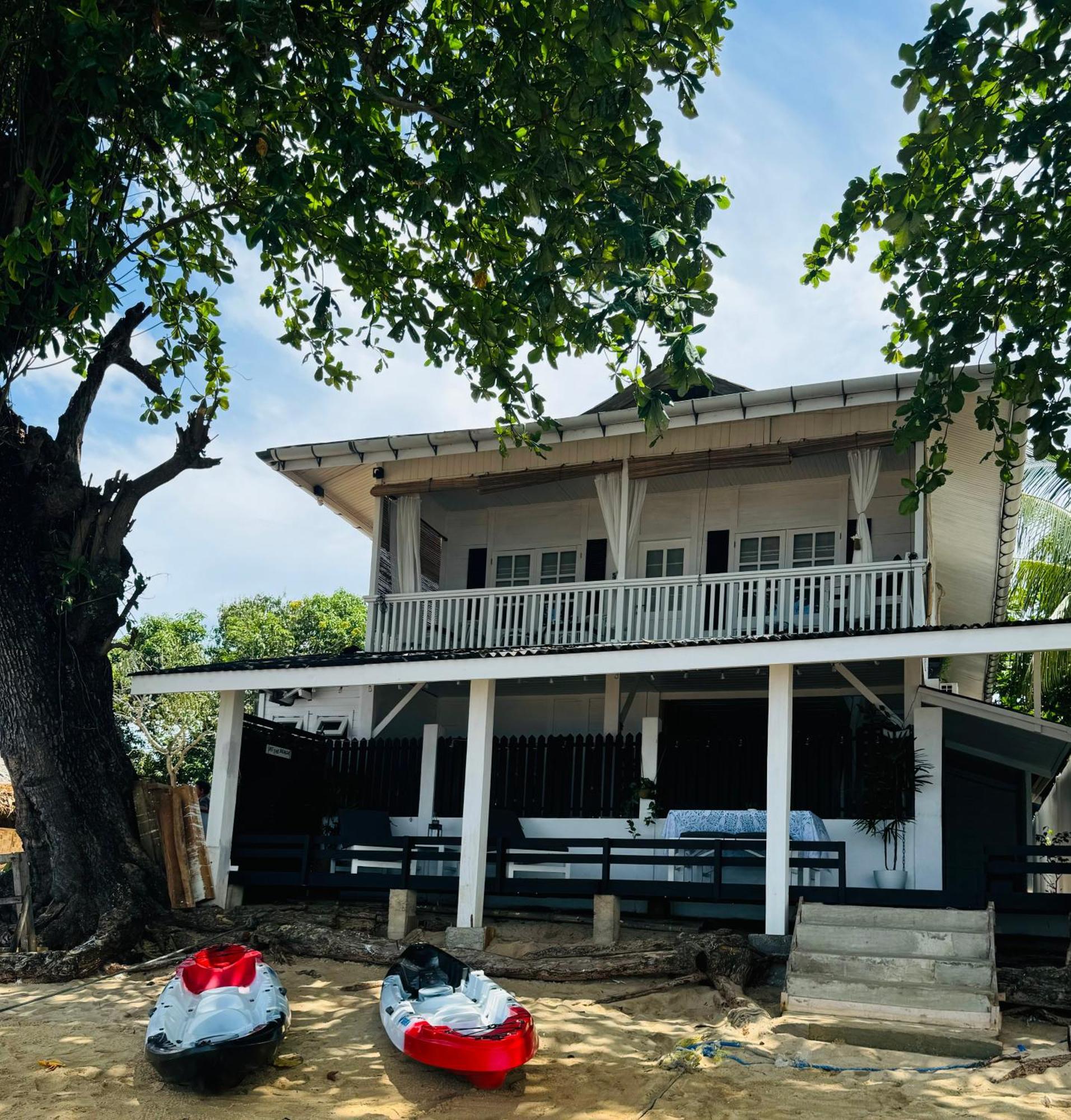 The White House On Bunaken Island Екстериор снимка